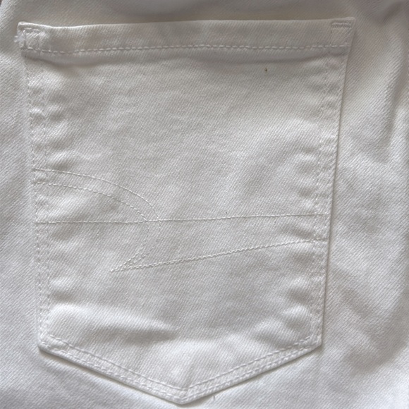 NWT. White super Hi-Rise Jegging from American Eagle. Size 2 regular 26W. - Picture 7 of 7